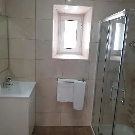Queiros, 6 Apartment *